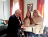 Посол России в Германии Сергей Нечаев поздравил победительницу конкурса МСРС "Что я знаю о Крыме?"